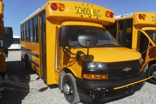 01 6 mini bus