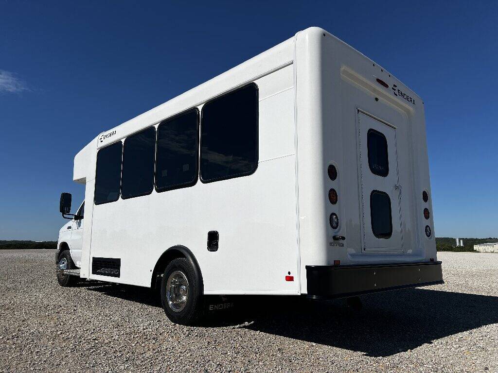 3f71c83b cef2 4cee a7cd 44198259bbce mini bus