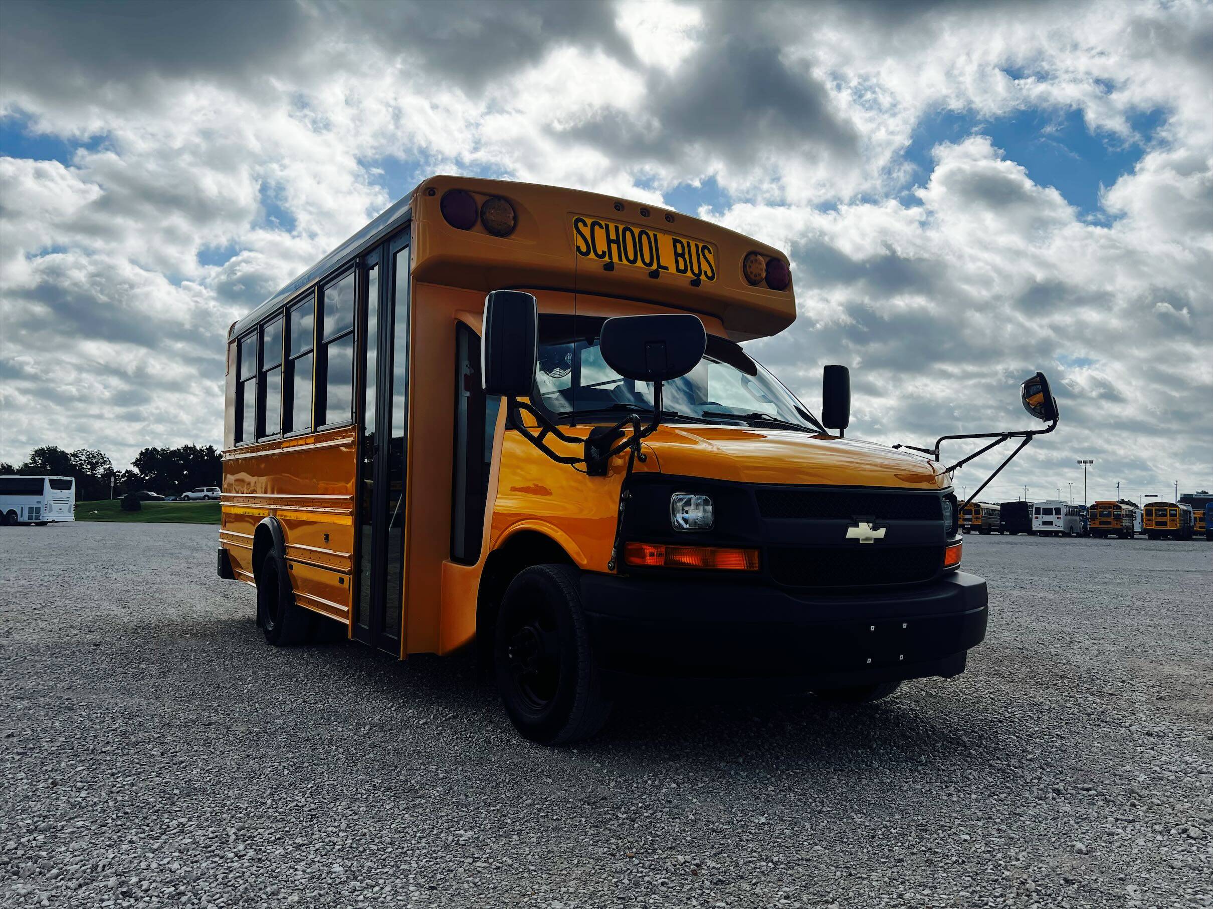 OM 1719344876170 mini bus