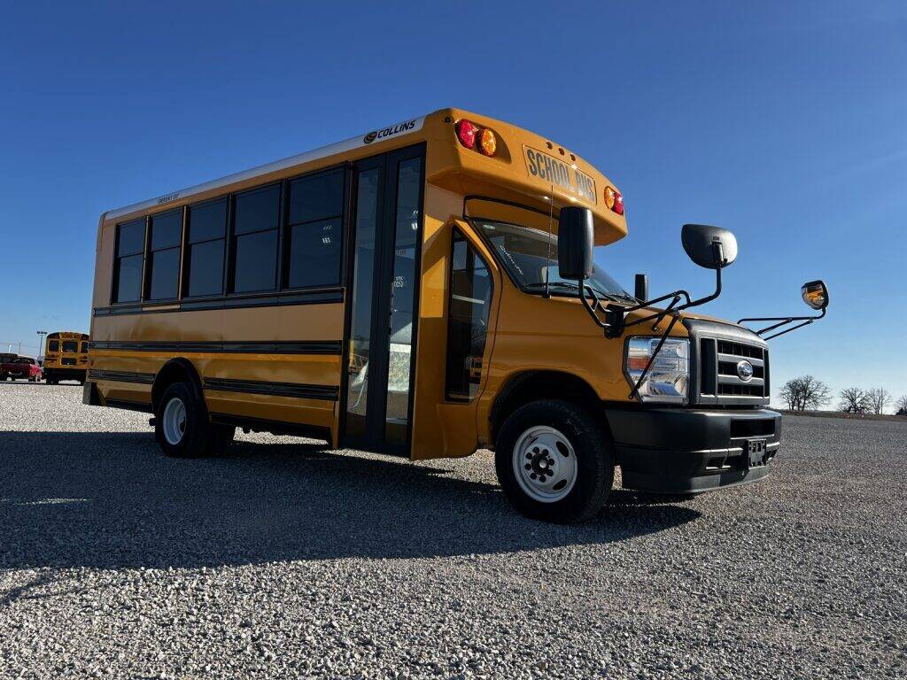 f88eaa12 a93f 4729 84af a08c14d80814 mini bus
