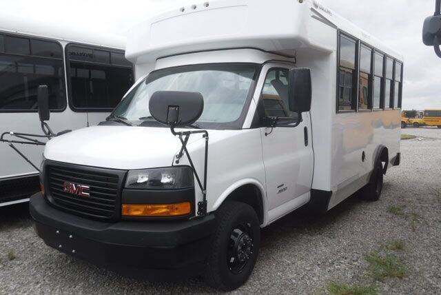 CHEVY COLLINS 2023 P000386 1694616349954 mini bus