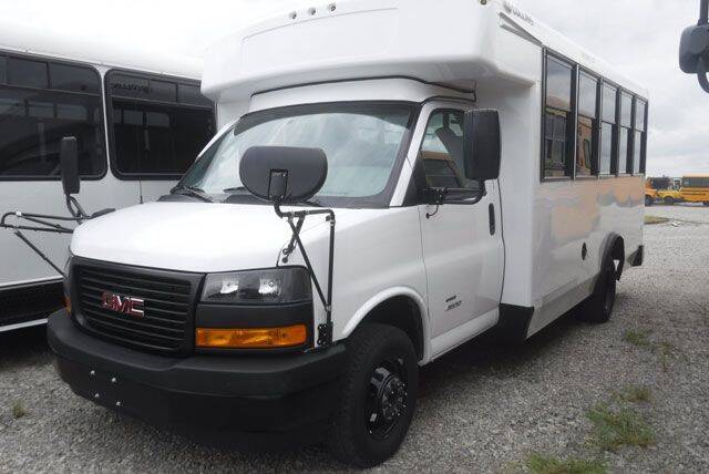 CHEVY COLLINS 2023 P000386 1694616349954 mini bus