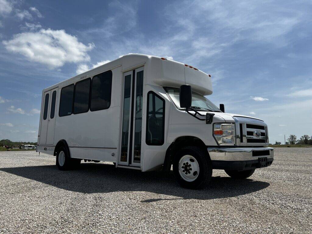 cb2a2fe2 3930 47e2 9106 05bee05f4076 bus rentals